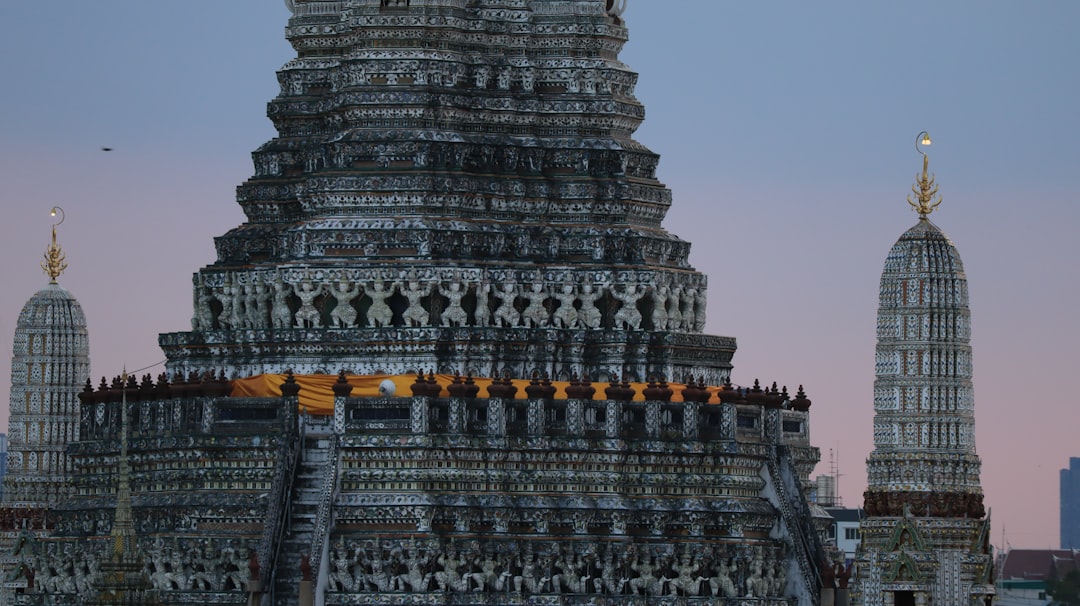 Wat Arun - Photo by Nino Steffen on Unsplash